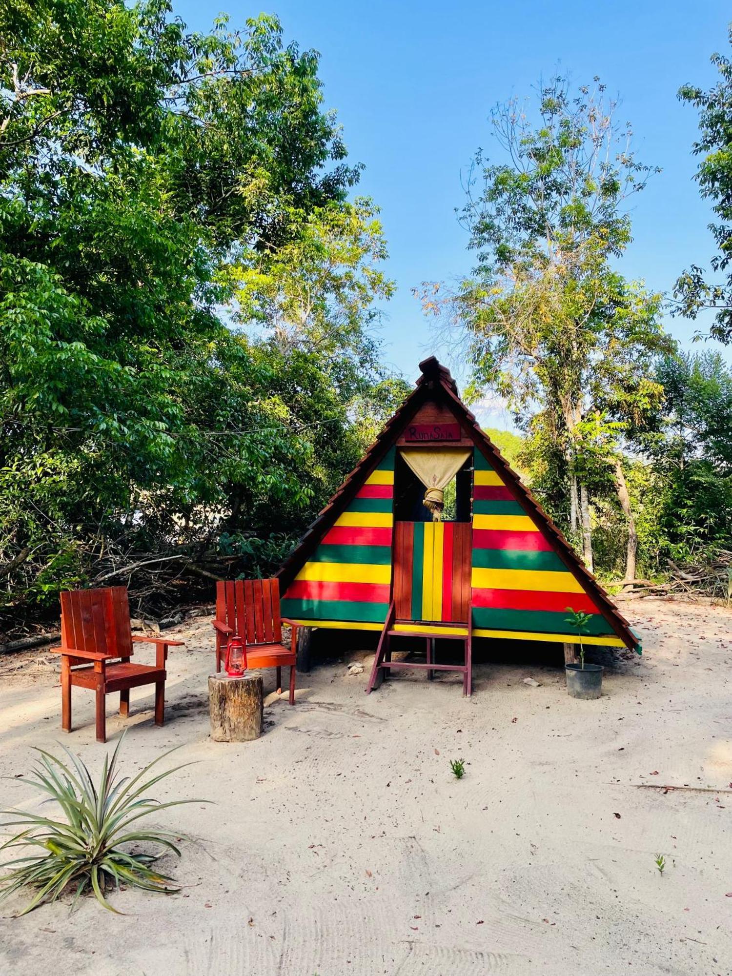 Land Of Promise - Reggae Bar & Eco Village Zanderij Eksteriør bilde