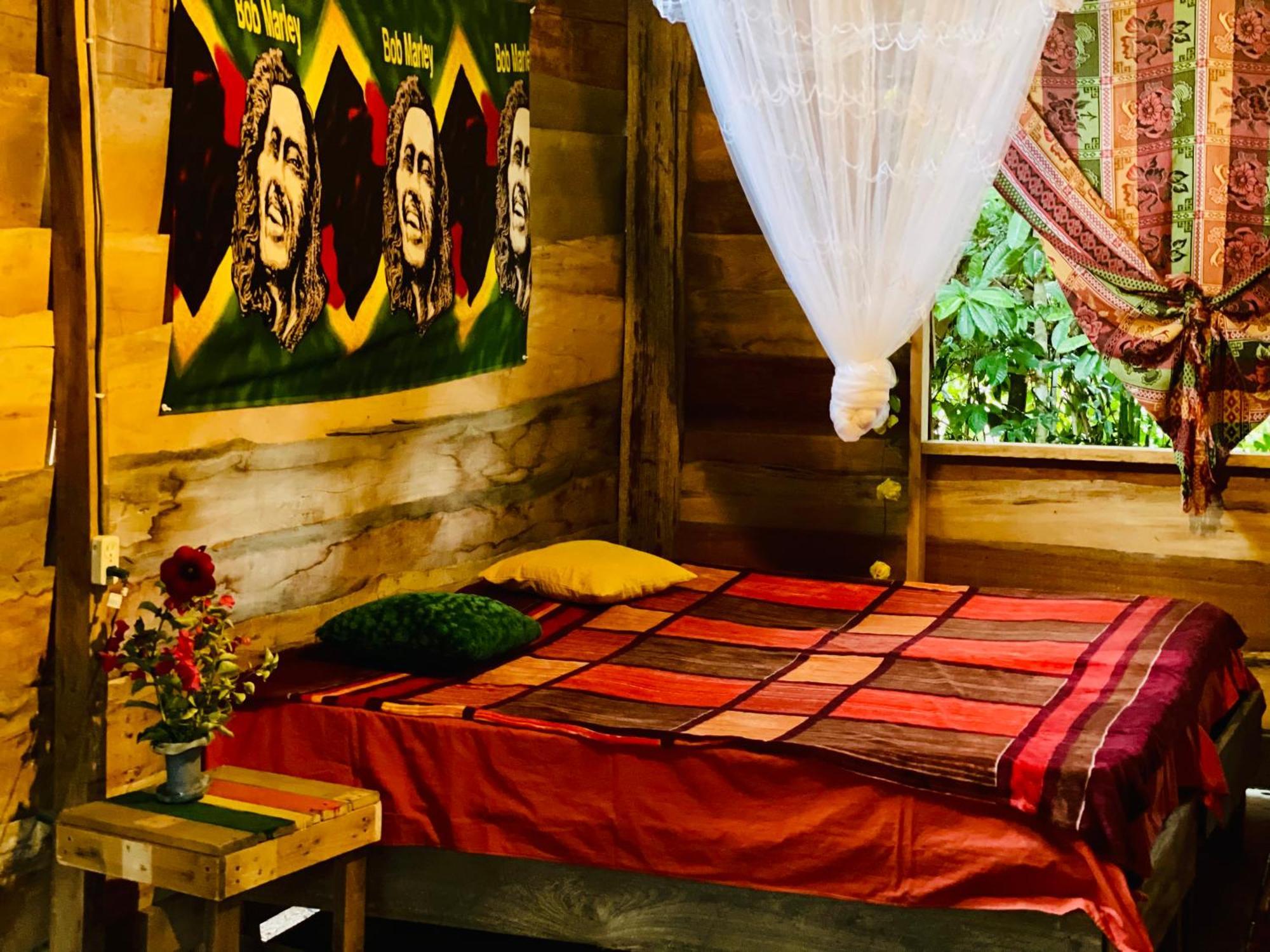 Land Of Promise - Reggae Bar & Eco Village Zanderij Eksteriør bilde