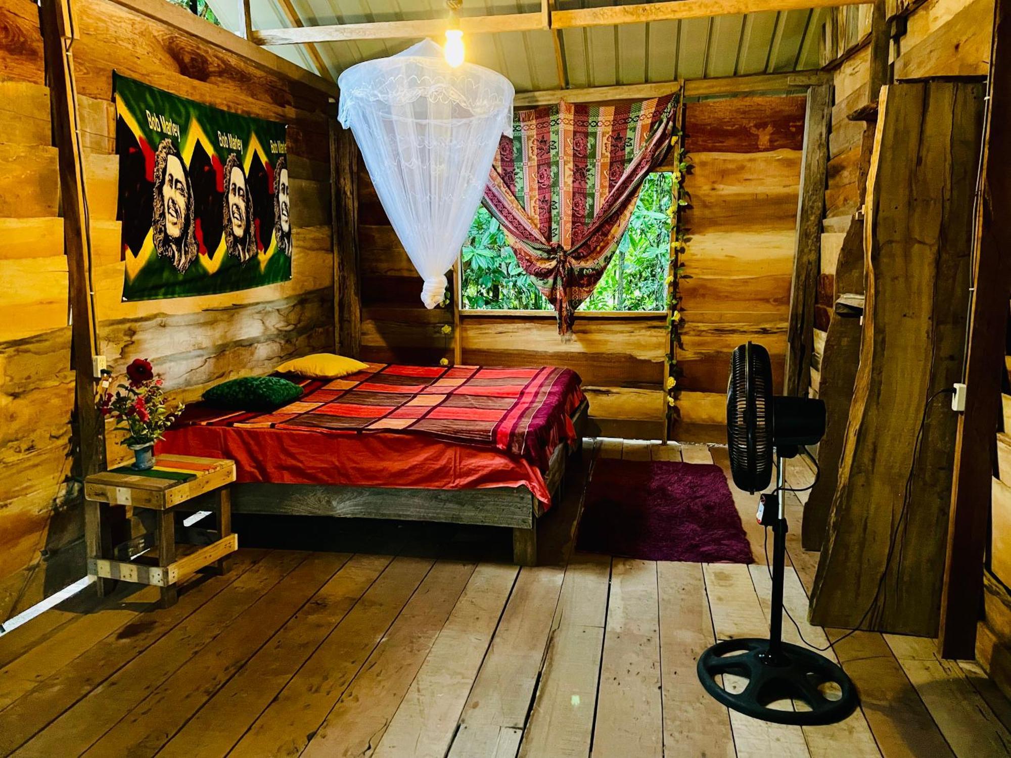 Land Of Promise - Reggae Bar & Eco Village Zanderij Eksteriør bilde