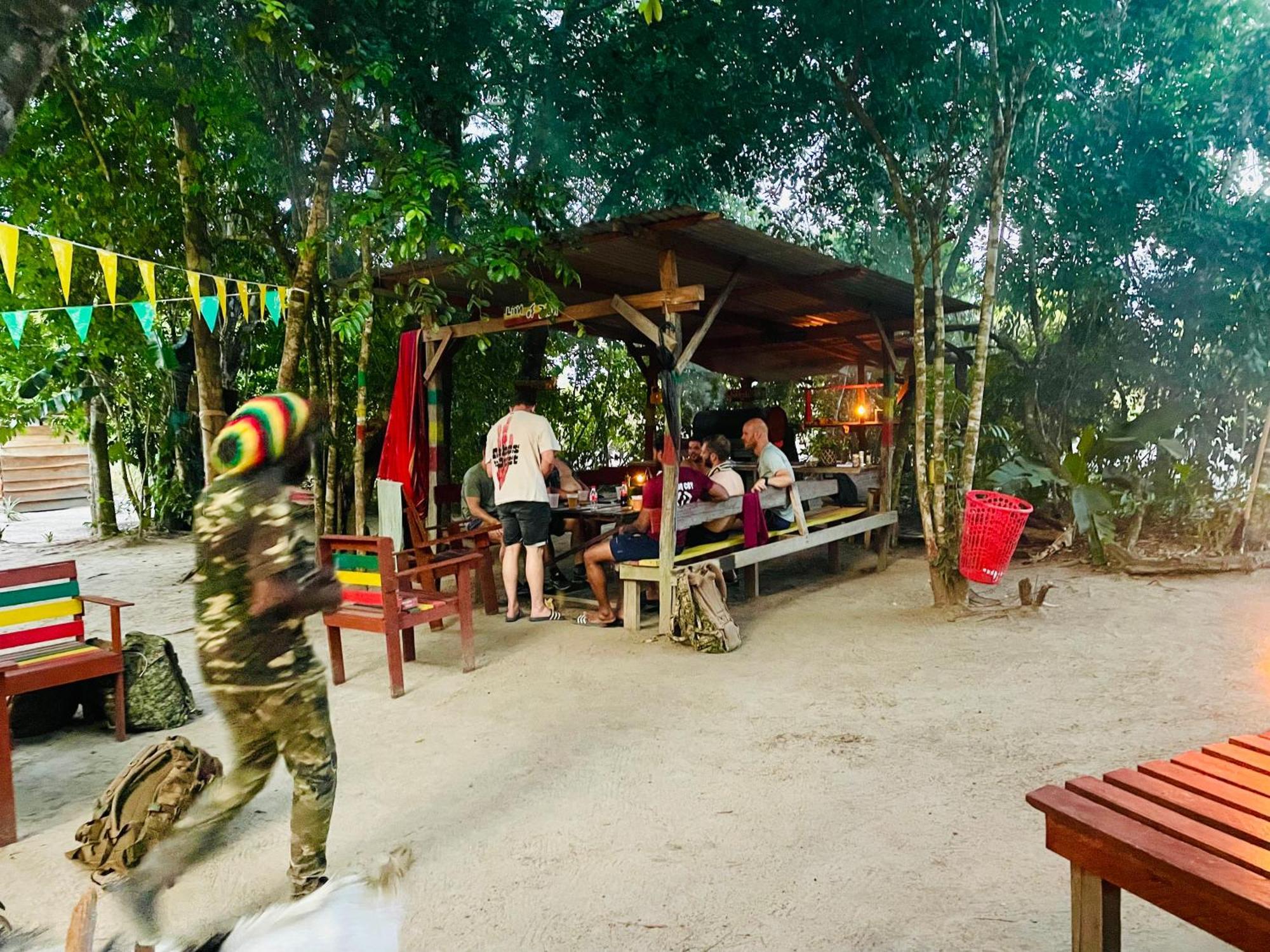 Land Of Promise - Reggae Bar & Eco Village Zanderij Eksteriør bilde