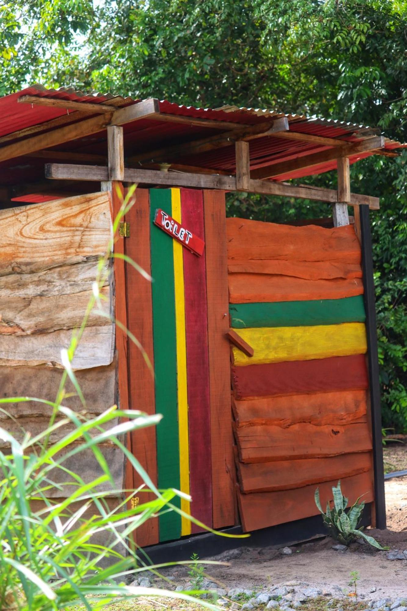 Land Of Promise - Reggae Bar & Eco Village Zanderij Eksteriør bilde