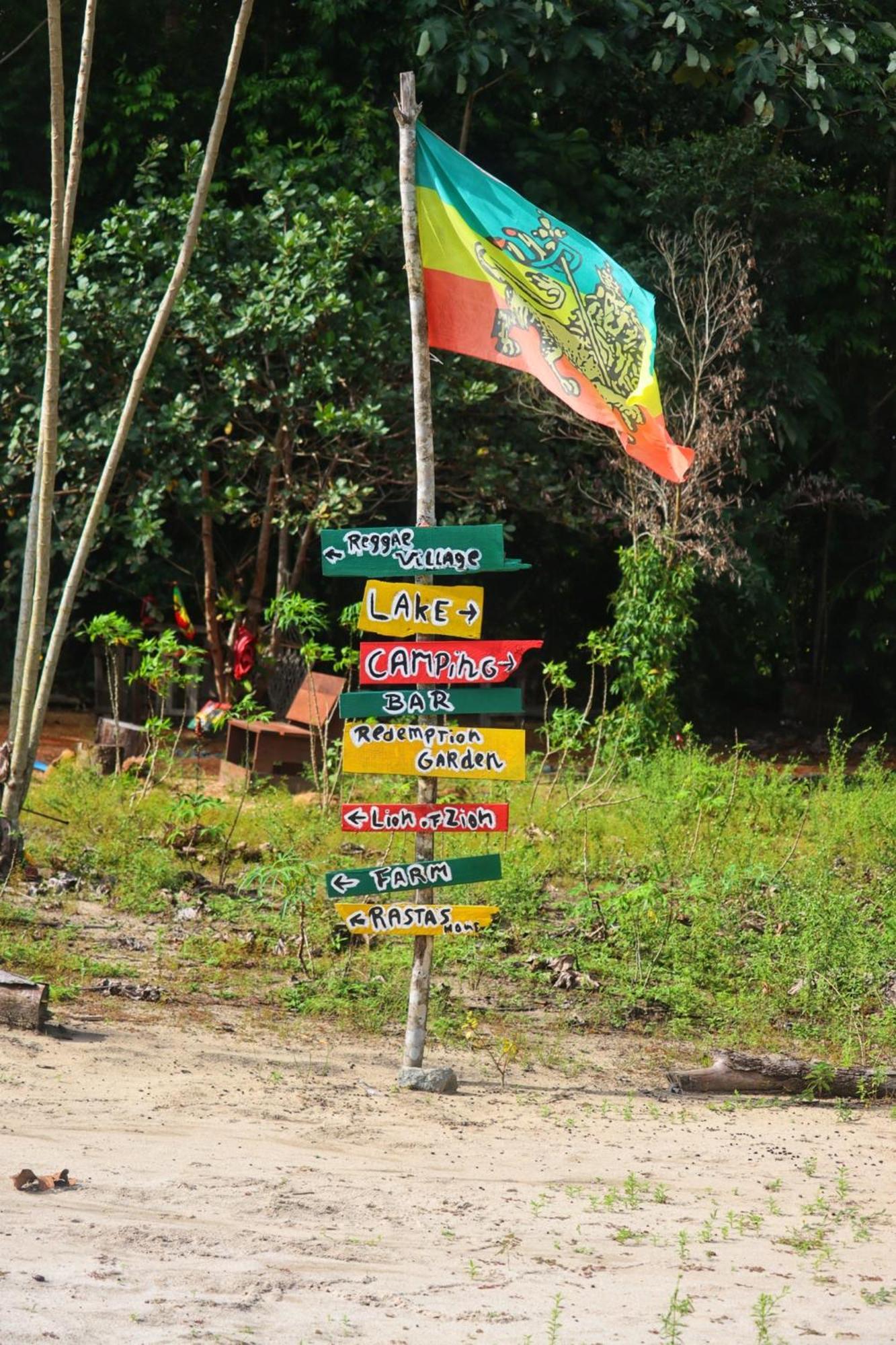 Land Of Promise - Reggae Bar & Eco Village Zanderij Eksteriør bilde